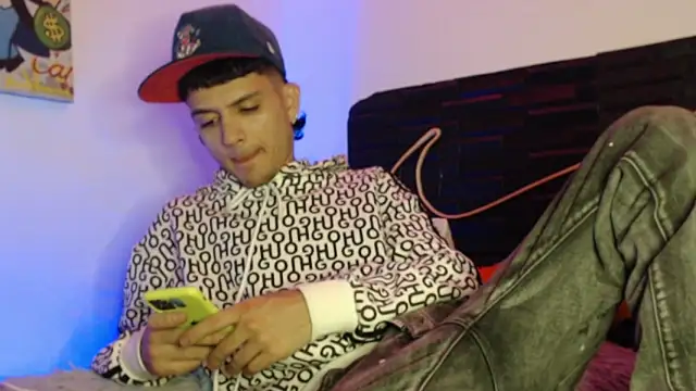 Snapshot of andersonZ998 chatting on October 26, 2025, 2:23 am andersonZ998 online show from October 26, 2025, 2:23 am