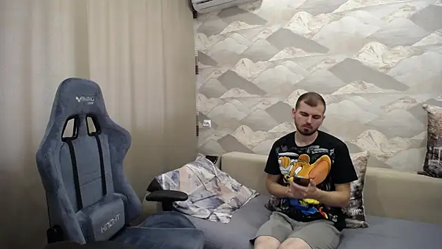 Snapshot of SerzhKorol1 chatting on September 22, 2025, 8:42 am SerzhKorol1 online show from September 22, 2025, 8:42 am