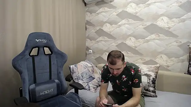 Snapshot of SerzhKorol1 chatting on October 17, 2025, 7:22 am SerzhKorol1 online show from October 17, 2025, 7:22 am