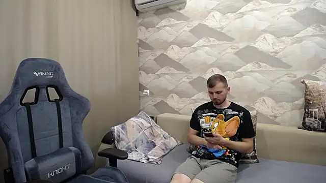 Snapshot of SerzhKorol1 chatting on September 17, 2025, 1:13 pm SerzhKorol1 online show from September 17, 2025, 1:13 pm