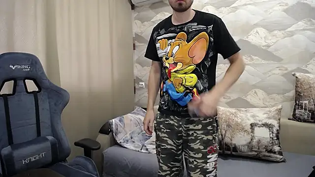 Snapshot of SerzhKorol1 chatting on September 18, 2025, 9:12 am SerzhKorol1 online show from September 18, 2025, 9:12 am