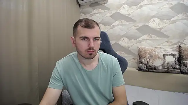 Snapshot of SerzhKorol1 chatting on October 9, 2025, 7:42 am SerzhKorol1 online show from October 9, 2025, 7:42 am