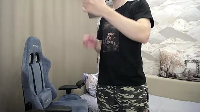 Snapshot of SerzhKorol1 chatting on October 28, 2025, 6:12 am SerzhKorol1 online show from October 28, 2025, 6:12 am