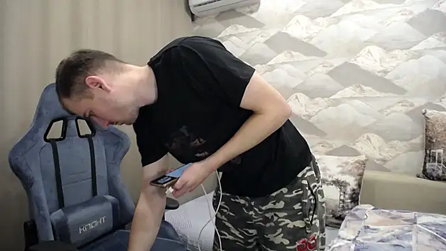 Snapshot of SerzhKorol1 chatting on October 29, 2025, 10:36 am SerzhKorol1 online show from October 29, 2025, 10:36 am