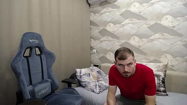 Snapshot of SerzhKorol1 chatting on October 11, 2025, 7:31 am SerzhKorol1 online show from October 11, 2025, 7:31 am