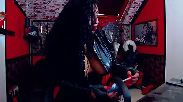 Snapshot of DommeBellatrix chatting on September 30, 2025, 8:20 am DommeBellatrix online show from September 30, 2025, 8:20 am