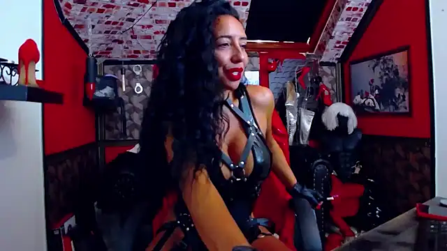 Snapshot of DommeBellatrix chatting on July 2, 2026, 6:08 am DommeBellatrix online show from July 2, 2026, 6:08 am