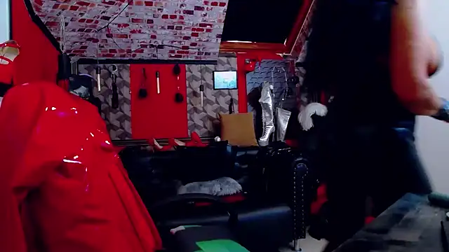 Snapshot of DommeBellatrix chatting on October 26, 2025, 10:04 am DommeBellatrix online show from October 26, 2025, 10:04 am