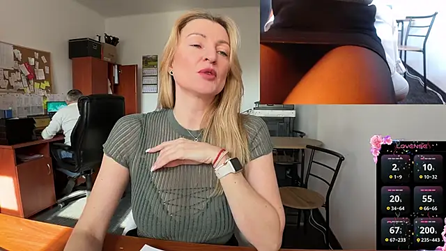 Snapshot of legsLONG chatting on February 17, 2025, 10:40 am legsLONG online show from February 17, 2025, 10:40 am