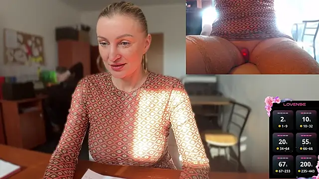 Snapshot of legsLONG chatting on February 18, 2025, 11:55 am legsLONG online show from February 18, 2025, 11:55 am