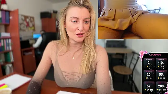 Snapshot of legsLONG chatting on February 19, 2025, 8:22 am legsLONG online show from February 19, 2025, 8:22 am