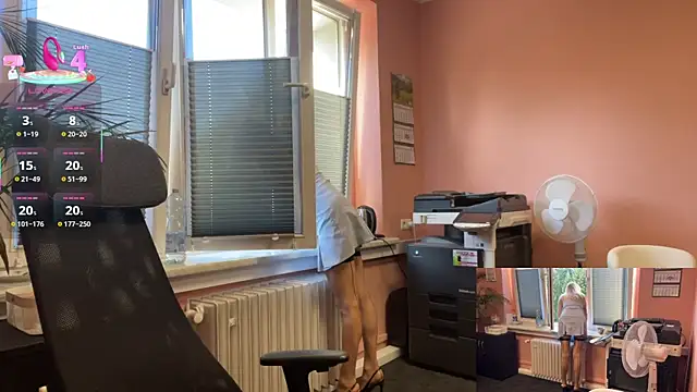 Snapshot of legsLONG chatting on September 20, 2025, 5:56 am legsLONG online show from September 20, 2025, 5:56 am