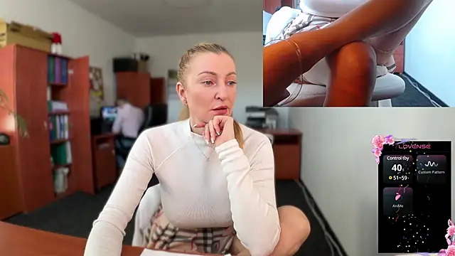 Snapshot of legsLONG chatting on February 21, 2025, 8:18 am legsLONG online show from February 21, 2025, 8:18 am