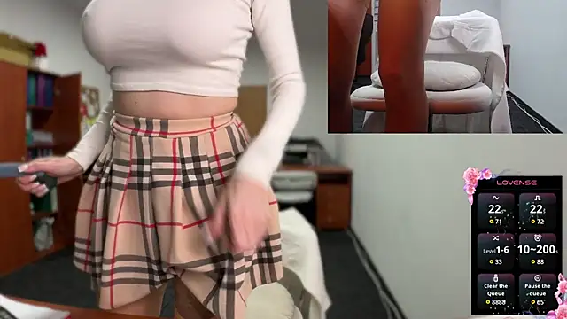 Snapshot of legsLONG chatting on February 21, 2025, 5:13 am legsLONG online show from February 21, 2025, 5:13 am