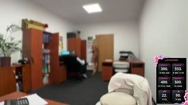 Snapshot of legsLONG chatting on February 27, 2025, 4:57 am legsLONG online show from February 27, 2025, 4:57 am