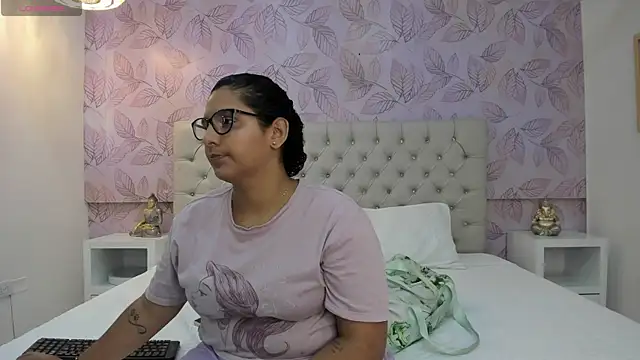 DanielleEvans  online show from February 19, 2025, 11:17 am