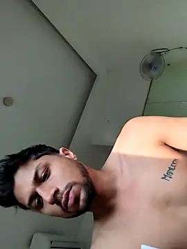 Snapshot of _IRRESISTIBLE_ chatting on October 5, 2025, 11:39 pm IRRESISTIBLE online show from October 5, 2025, 11:39 pm