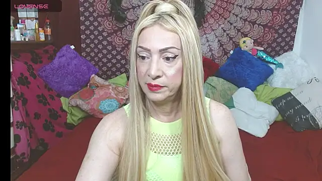 Snapshot of elena_evans chatting on October 2, 2025, 3:48 pm elena evans online show from October 2, 2025, 3:48 pm