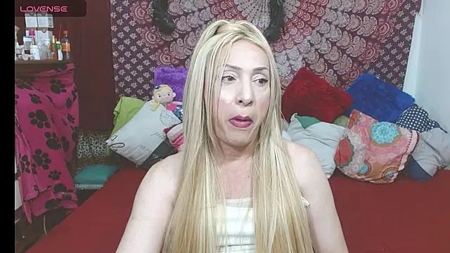 Snapshot of elena_evans chatting on September 30, 2025, 4:02 pm elena evans online show from September 30, 2025, 4:02 pm