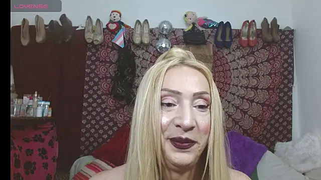 Snapshot of elena_evans chatting on October 31, 2025, 4:36 pm elena evans online show from October 31, 2025, 4:36 pm