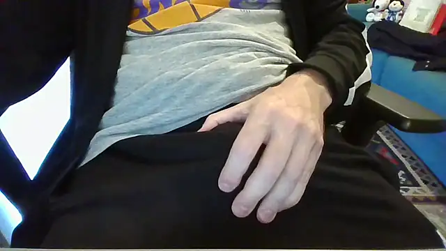 Snapshot of alessex24 chatting on October 17, 2025, 8:39 am alessex24 online show from October 17, 2025, 8:39 am