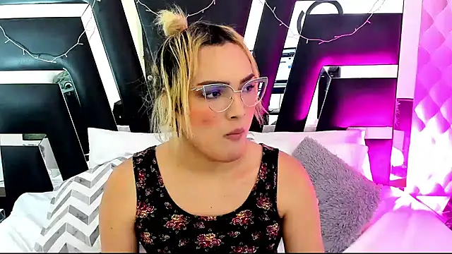 Snapshot of katya_kozlov chatting on February 15, 2025, 2:15 am katya kozlov online show from February 15, 2025, 2:15 am