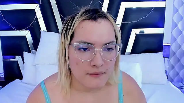 Snapshot of katya_kozlov chatting on March 6, 2025, 6:41 am katya kozlov online show from March 6, 2025, 6:41 am