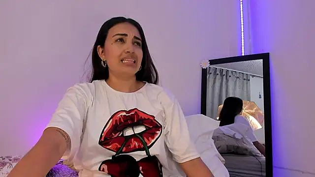 aisha es online show from January 29, 2025, 10:22 pm