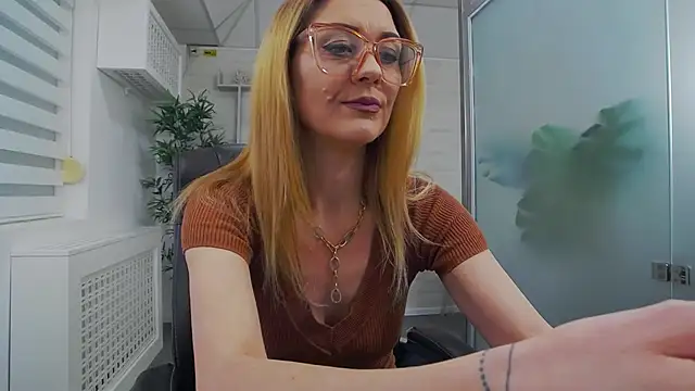 EllaMilf  online show from March 20, 2026, 1:23 pm