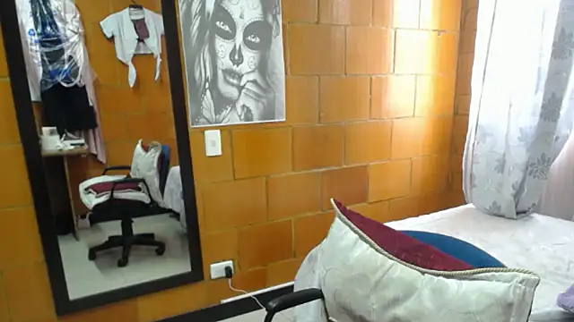 Snapshot of charlote_temple chatting on October 14, 2025, 1:45 pm charlote temple online show from October 14, 2025, 1:45 pm