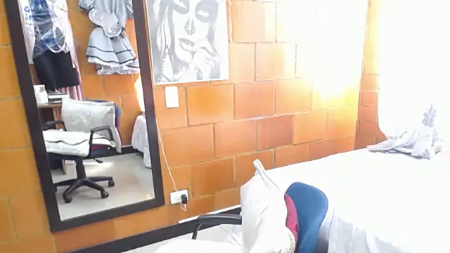 Snapshot of charlote_temple chatting on October 23, 2025, 1:43 pm charlote temple online show from October 23, 2025, 1:43 pm