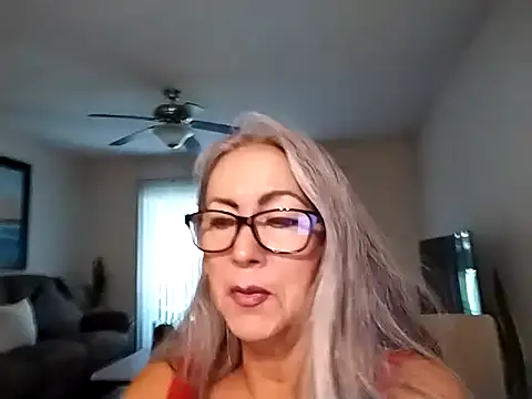 EvaRobinson online show from June 10, 2026, 2:51 pm