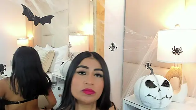 Snapshot of AntoniaRoss_ chatting on October 15, 2025, 1:41 pm AntoniaRoss  online show from October 15, 2025, 1:41 pm