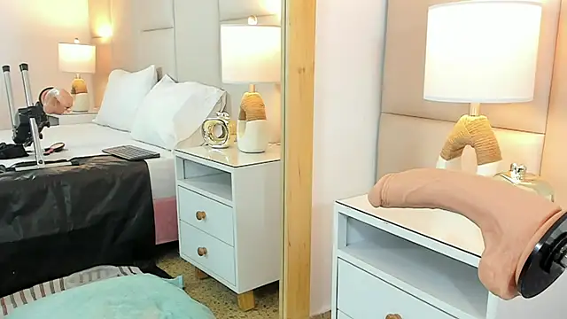 Snapshot of AntoniaRoss_ chatting on March 4, 2025, 8:05 pm AntoniaRoss  online show from March 4, 2025, 8:05 pm