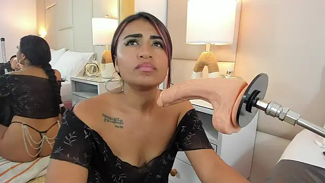 Snapshot of AntoniaRoss_ chatting on February 25, 2025, 8:32 pm AntoniaRoss  online show from February 25, 2025, 8:32 pm