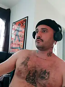 Snapshot of Umputo_xx chatting on November 12, 2025, 10:52 am Umputo xx online show from November 12, 2025, 10:52 am