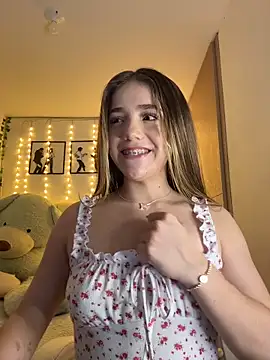 Snapshot of ShelbyHagen chatting on October 31, 2025, 8:27 pm ShelbyHagen online show from October 31, 2025, 8:27 pm