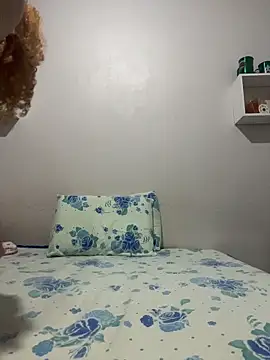 laisviana21 online show from April 18, 2026, 9:37 pm