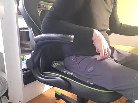 feathersify online show from November 13, 2025, 6:39 am