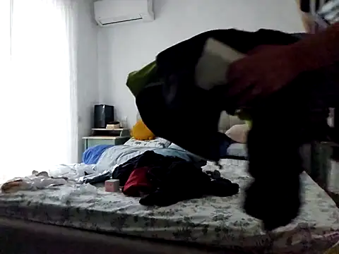 Snapshot of feathersify chatting on October 2, 2025, 7:23 am feathersify online show from October 2, 2025, 7:23 am