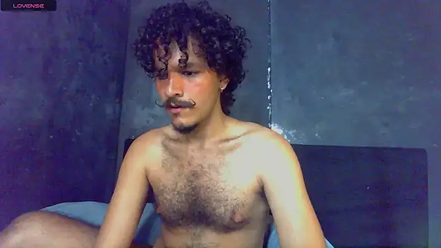 Snapshot of die_mond chatting on June 3, 2026, 2:33 pm die mond online show from June 3, 2026, 2:33 pm
