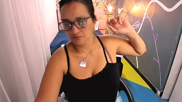 Snapshot of MarilynMiilf_ chatting on March 13, 2025, 10:54 pm MarilynMiilf online show from March 13, 2025, 10:54 pm