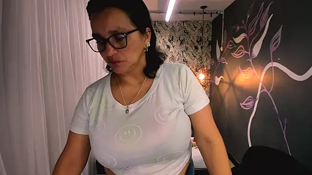 Snapshot of MarilynMiilf_ chatting on March 13, 2025, 1:32 am MarilynMiilf online show from March 13, 2025, 1:32 am
