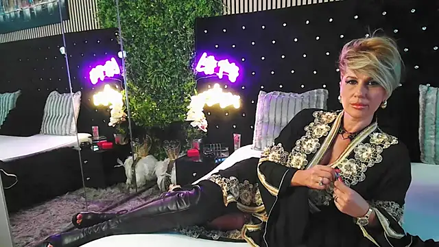 InannaStar online show from October 15, 2025, 9:28 am