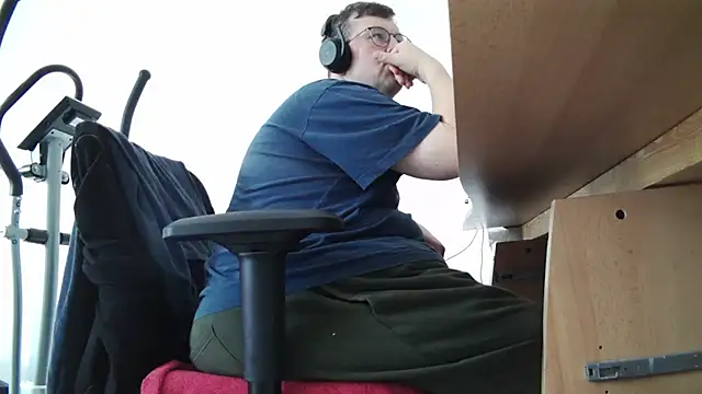 chubbysmallcockxh online show from July 5, 2026, 4:14 pm