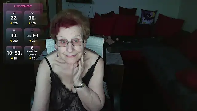 HeisseomaOriginal online show from February 6, 2025, 8:18 am
