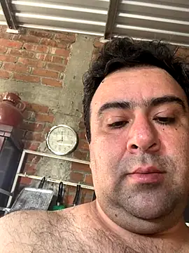 EmilianoGt online show from October 11, 2025, 1:56 pm