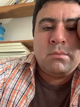 EmilianoGt online show from October 7, 2025, 9:16 pm