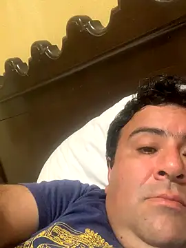 EmilianoGt online show from October 29, 2025, 8:52 pm