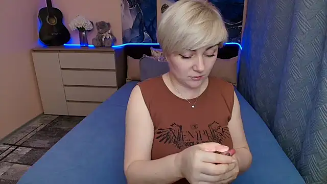 BlondPearl online show from June 10, 2026, 8:43 pm
